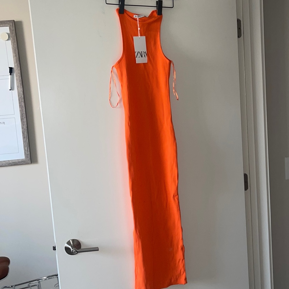 ZARA- XS. NEVER WORN FULL LENGTH RIBBED DRESS